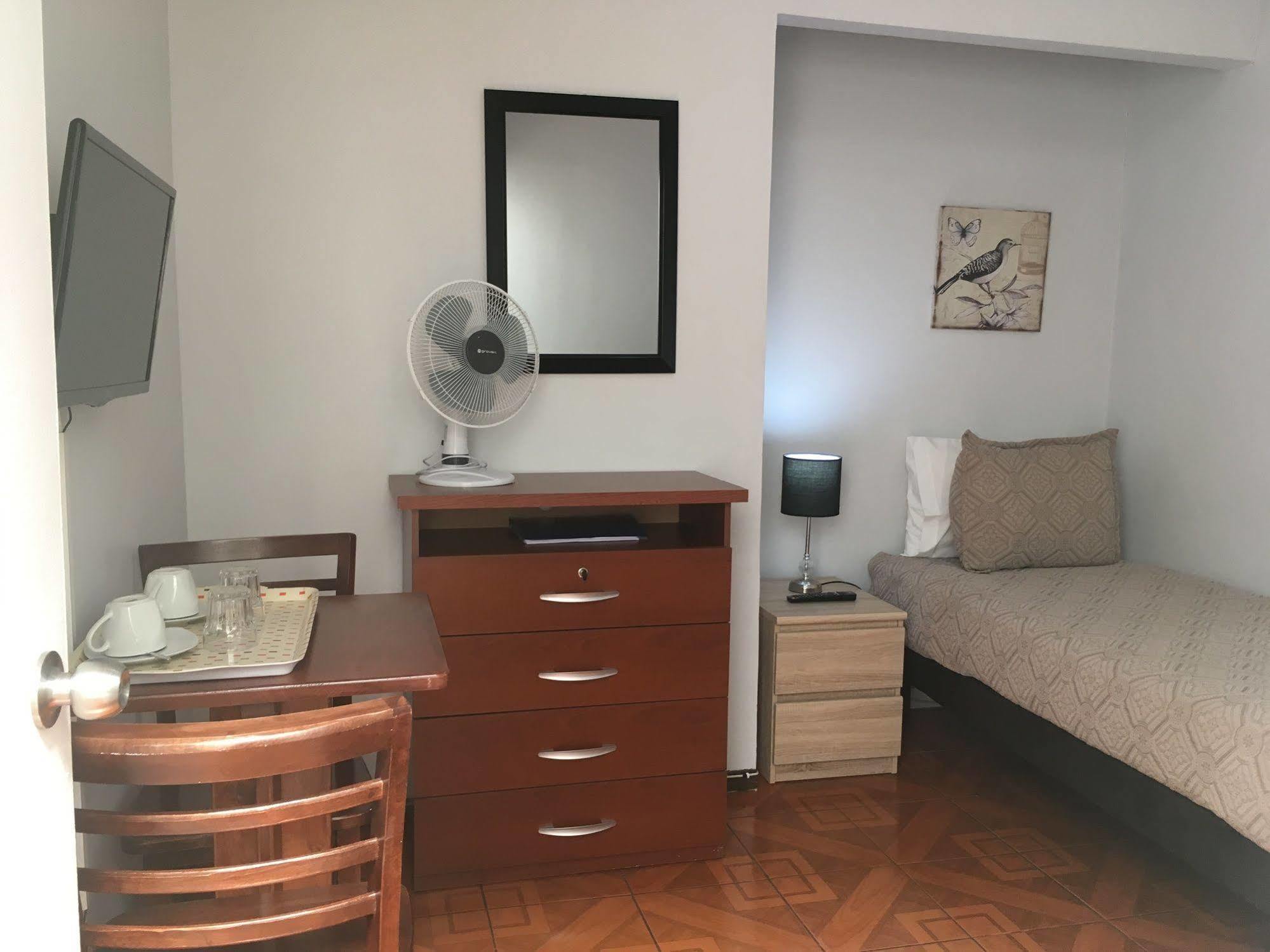Residencial Universitaria Сантьяго Экстерьер фото